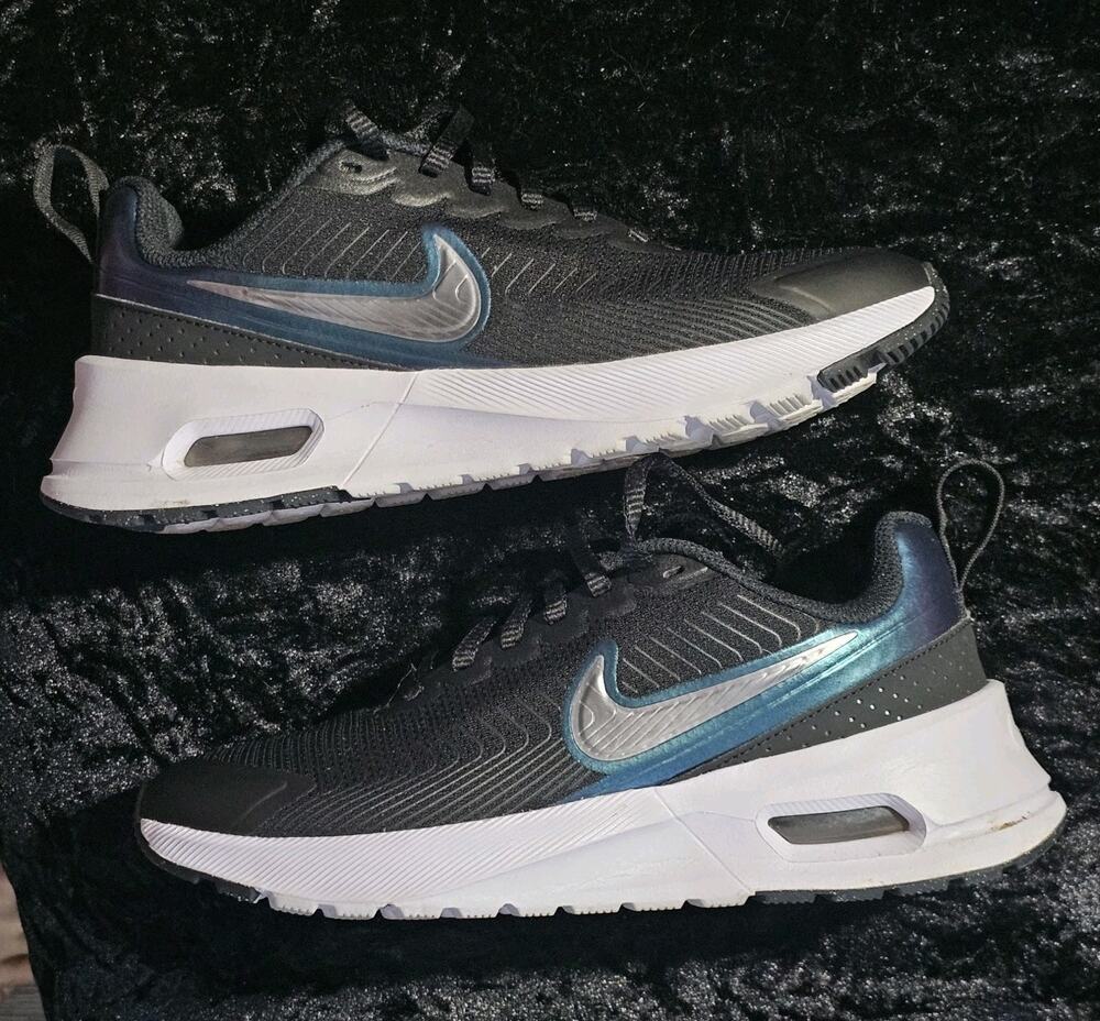 Women's Nike Air Max Nuaxis Size 6.5